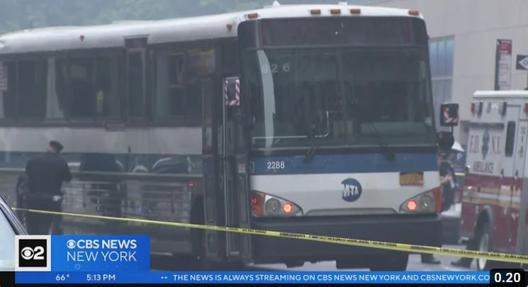 Mujer Decapitada Por Bus Video Twitter & Woman Crushed Between Bus and Pole