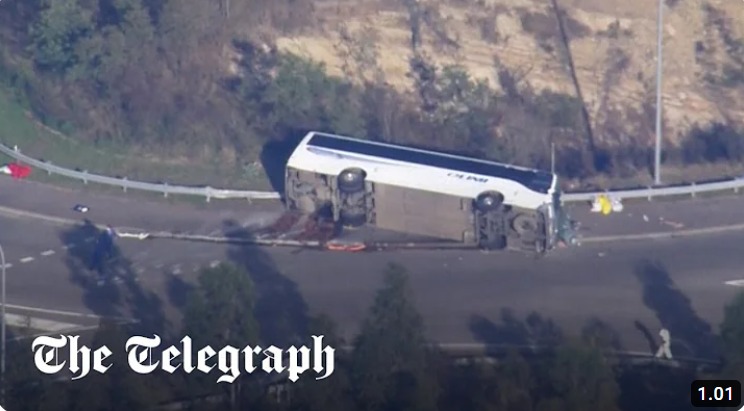 Woman Crushed Between Bus And Polo & Mujer Decapitada Por Bus Video