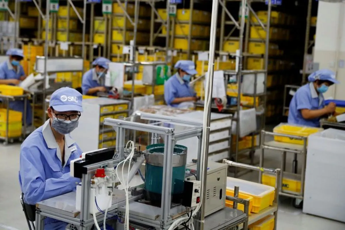 Ekonomi Melambat Dan Sektor Manufaktur China Kembali Berkontraksi